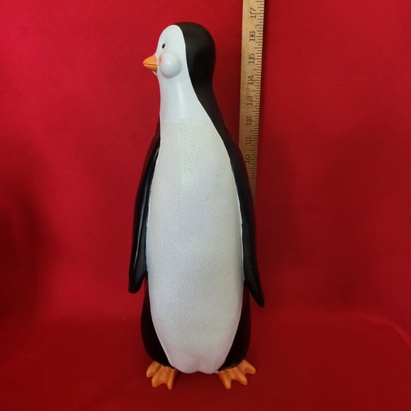 Elements Large Side Looking Emperor Penguin 2007 - Picture 5 of 14